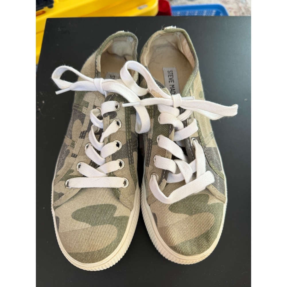 Steve Madden Green‎ Camo Sneakers in 6
